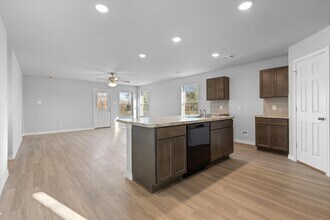 608 Yupon St in Baytown, TX - Foto de edificio - Building Photo
