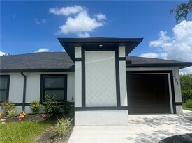 2403 Dogwood Ave S in Lehigh Acres, FL - Building Photo