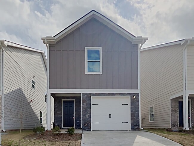 property at 1050 Wedgewood Ct NE