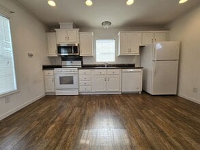 7 Coke Ave in Woodbridge Township, NJ - Building Photo - Building Photo