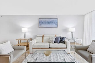 1717 N Bayshore Dr in Miami, FL - Building Photo - Building Photo
