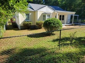355 Hicks Dr SE in Marietta, GA - Building Photo