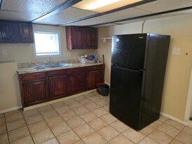 27 Shelby St, Unit Basement in Worcester, MA - Building Photo