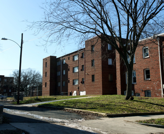 2810 5th St SE in Washington, DC - Foto de edificio - Building Photo