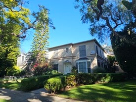 342 N Oakhurst Dr in Beverly Hills, CA - Building Photo