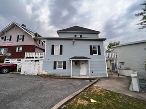 445 Baird St in Morgantown, WV - Building Photo - Building Photo