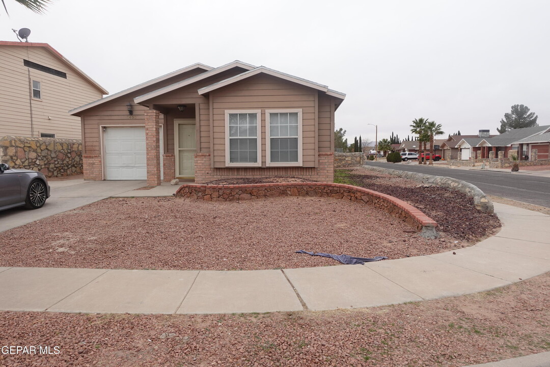 3453 Baron Pl in El Paso, TX - Building Photo