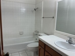 17200 Newhope St in Fountain Valley, CA - Foto de edificio - Building Photo