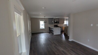 31 Milford St in Medway, MA - Foto de edificio - Building Photo