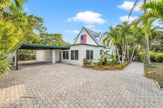 1960 NE 182nd St in North Miami Beach, FL - Building Photo - Building Photo