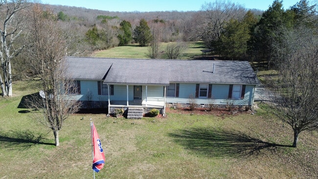 134 Church Cross Rd in Bell Buckle, TN - Building Photo - Building Photo
