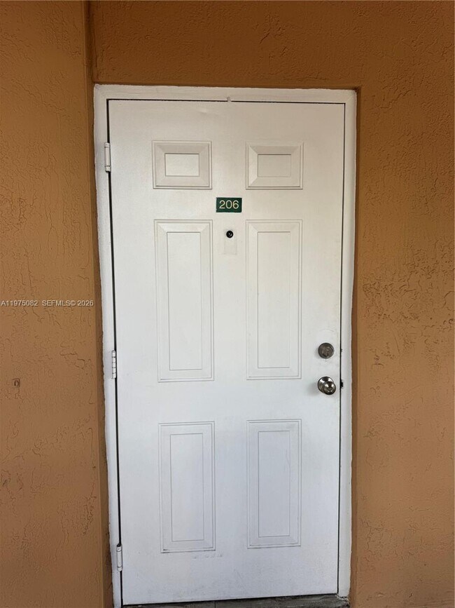17660 NW 73rd Ave in Hialeah, FL - Building Photo - Building Photo