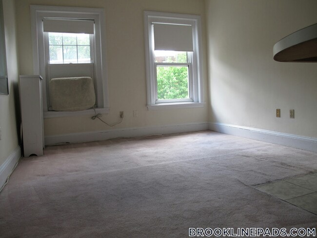 1223 Beacon St, Unit 406