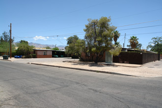 1202-1208 N Howard Blvd in Tucson, AZ - Foto de edificio - Building Photo