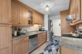 4 Hills Ln in Westport, CT - Building Photo - Building Photo