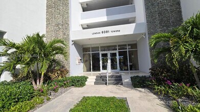 9381 E Bay Harbor Dr in Bay Harbor Islands, FL - Foto de edificio - Building Photo