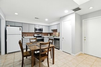 1532 Prairie Grove Dr in Houston, TX - Foto de edificio - Building Photo