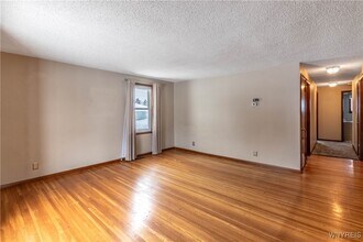 194 Boncroft Dr in West Seneca, NY - Foto de edificio - Building Photo