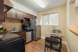 375-375 Stradbrook Ave in Winnipeg, MB - Building Photo - Building Photo