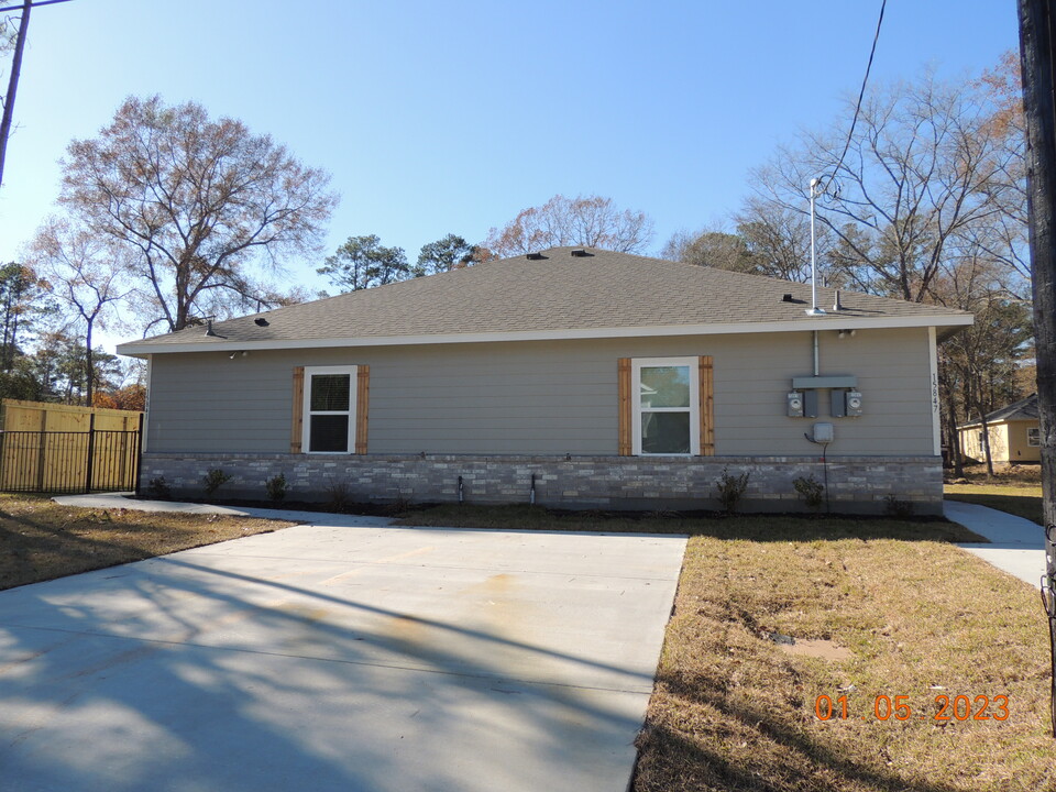 15841 Beechnut Dr in Montgomery, TX - Building Photo