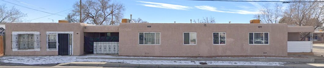 6104 Zuni Rd SE in Albuquerque, NM - Building Photo