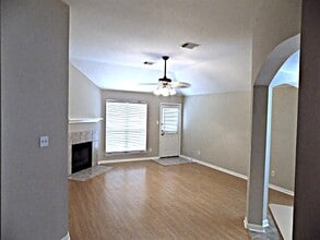 10467 Twin Circles Dr in Montgomery, TX - Building Photo - Building Photo