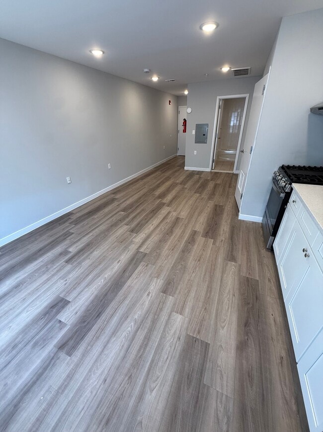 8-10 Godwin Ave, Unit 302 in Paterson, NJ - Foto de edificio - Building Photo