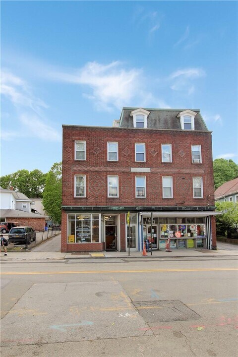 747 South St in Peekskill, NY - Building Photo