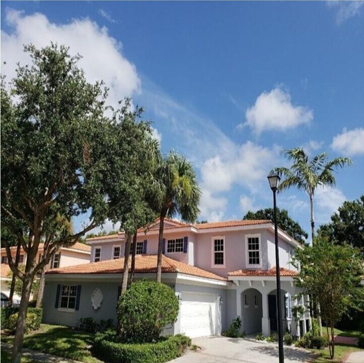 119 Owl Pointe Cir in Jupiter, FL - Building Photo