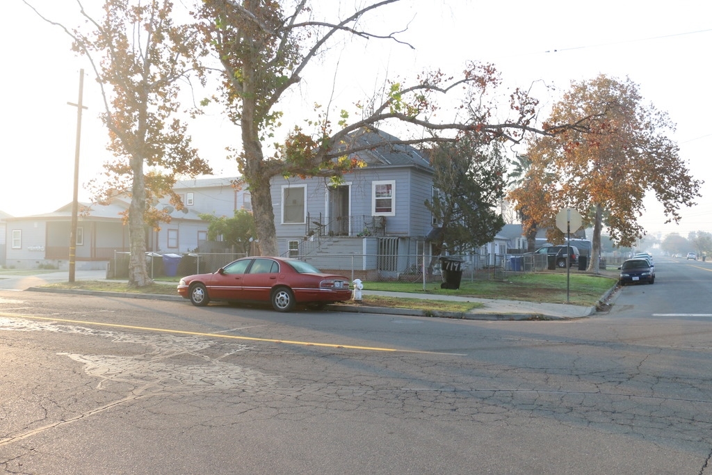 4 Plex + House in Hanford, CA - Foto de edificio