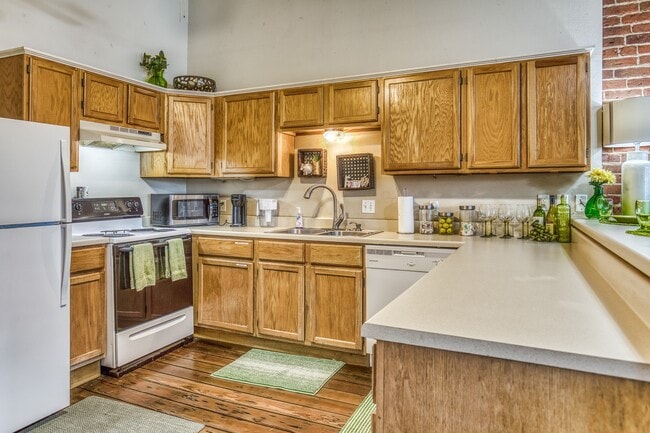 property at 112 E Alamo St