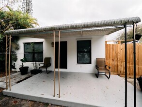 5652 Hayes St in Hollywood, FL - Building Photo - Building Photo