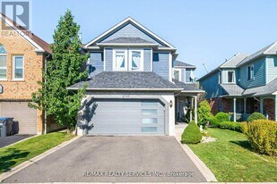 5749 Greensboro Dr in Mississauga, ON - Building Photo