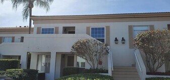5210 Wedgewood Ln, Unit 76 in Sarasota, FL - Building Photo