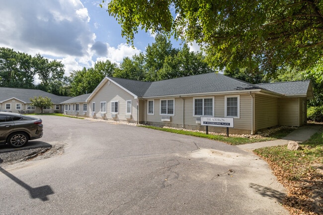 Woodbourne Place Apartments in Levittown, PA - Building Photo - Building Photo