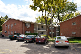 Wilmington House Roscommon Place in Dayton, OH - Foto de edificio - Building Photo