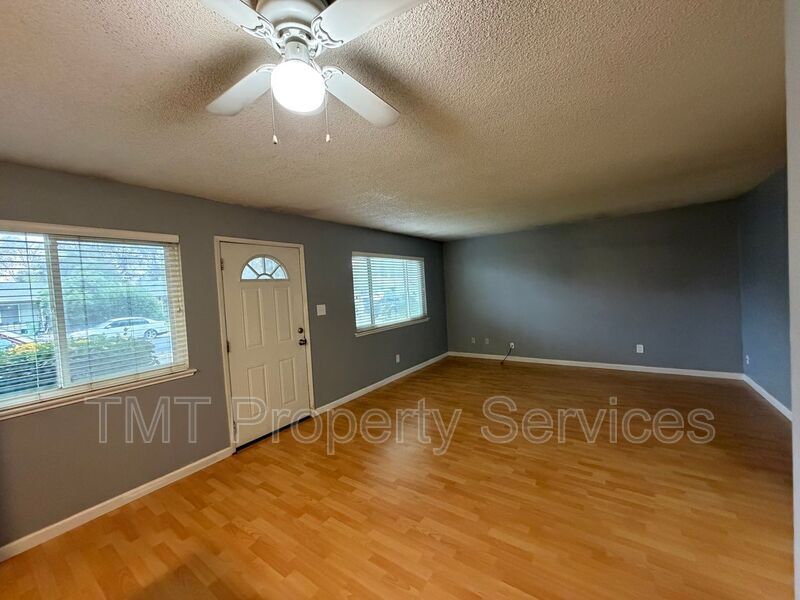 8963 El Mirador Dr in Elk Grove, CA - Building Photo