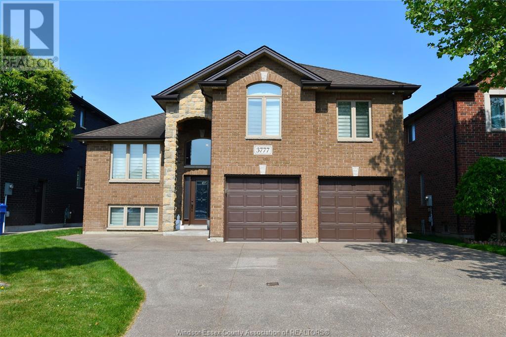 3777 Deerbrook Dr in Windsor, ON - Building Photo