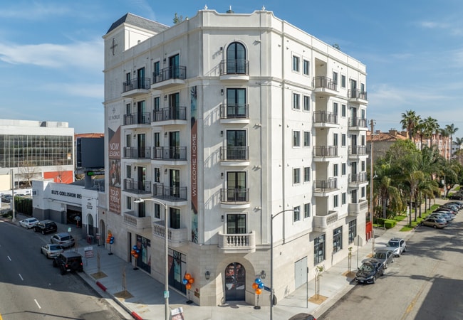 5768 W 3rd St in Los Angeles, CA - Building Photo - Building Photo