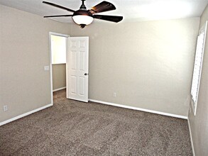 10338 Ladybug Bend St in Las Vegas, NV - Building Photo - Building Photo