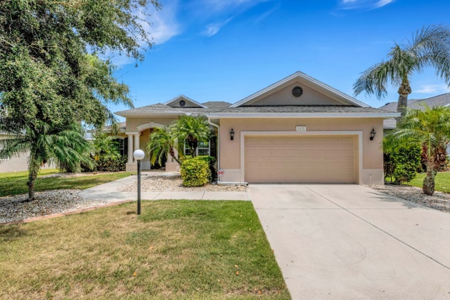 6415 67th St E in Bradenton, FL - Foto de edificio - Building Photo