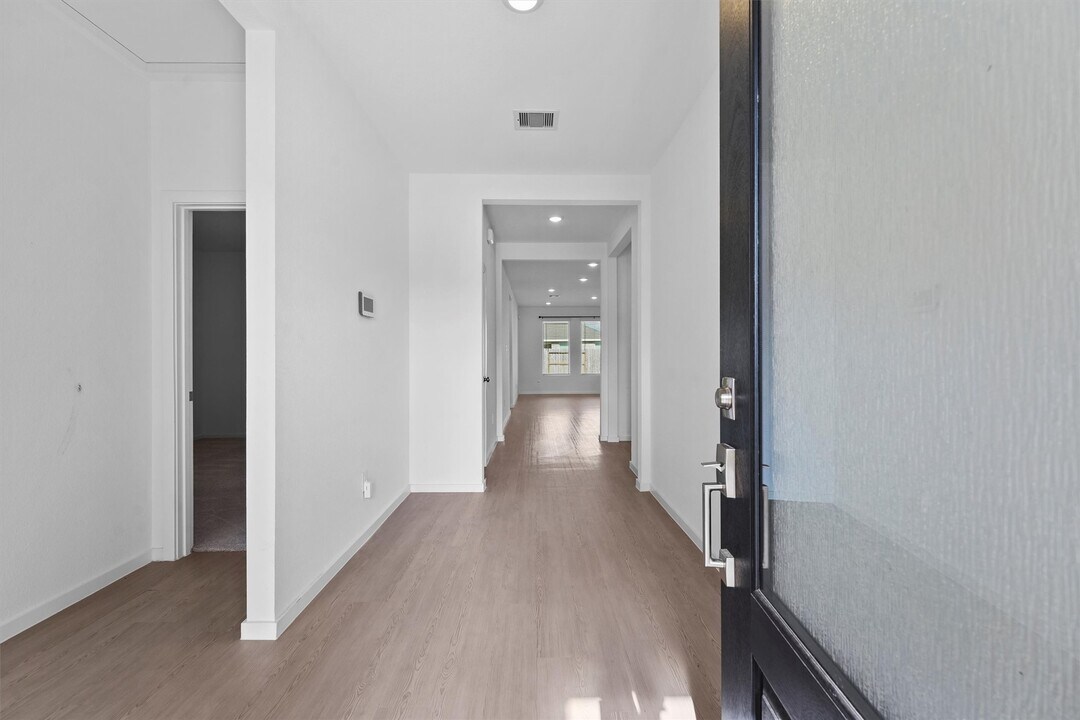 10606 Crimson Trce in Beasley, TX - Building Photo