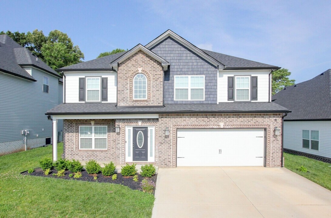 2710 Rafiki Dr in Clarksville, TN - Building Photo
