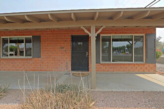 8201 E Montecito Ave in Scottsdale, AZ - Building Photo - Building Photo