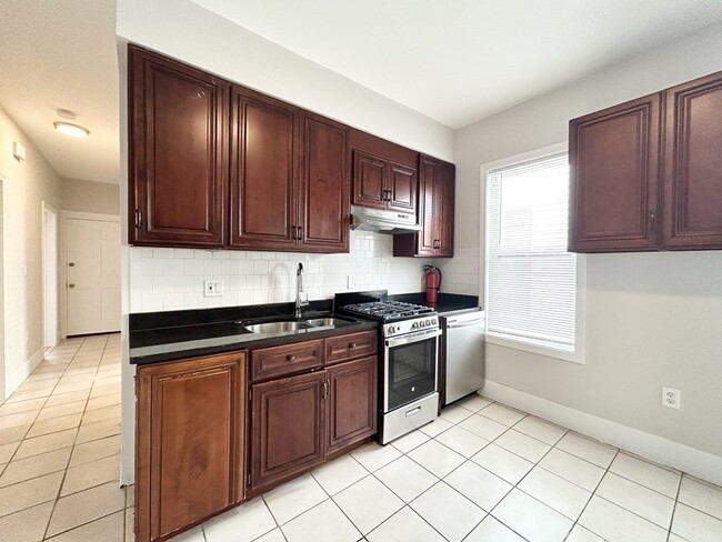 24 Maryland St, Unit 3 in Boston, MA - Building Photo - Building Photo