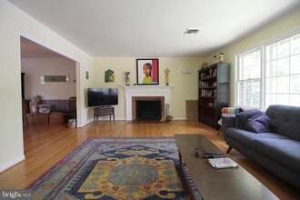 304 Timber Ln in Falls Church, VA - Building Photo - Building Photo