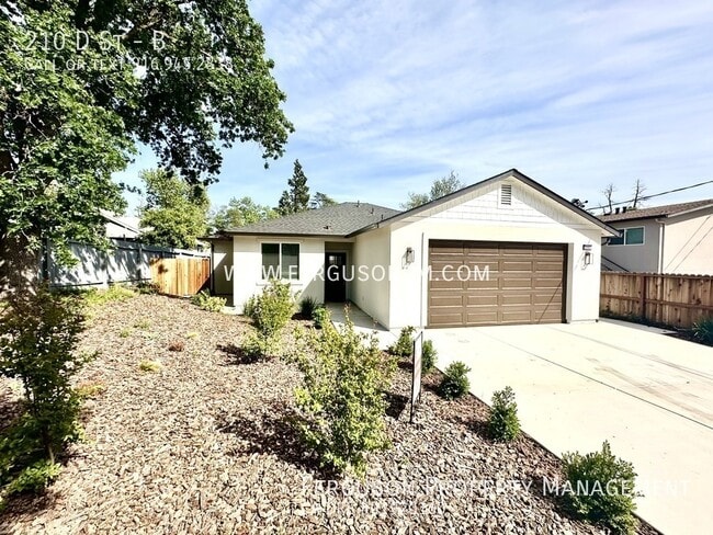 210 D St in Roseville, CA - Foto de edificio - Building Photo