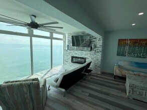 7200 Sunshine Skyway Ln S, Unit 15F in St. Petersburg, FL - Foto de edificio - Building Photo