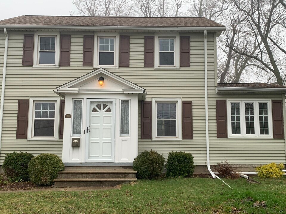 40 Huth Rd in Buffalo, NY - Building Photo