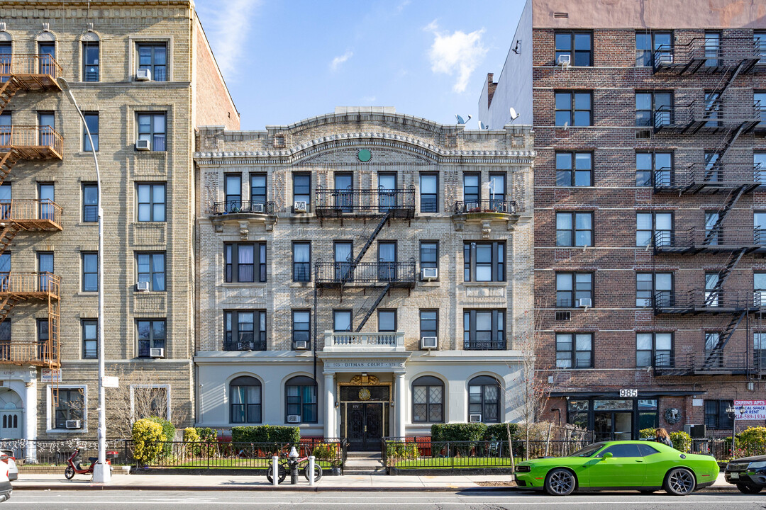 Ditmas Court in Brooklyn, NY - Building Photo